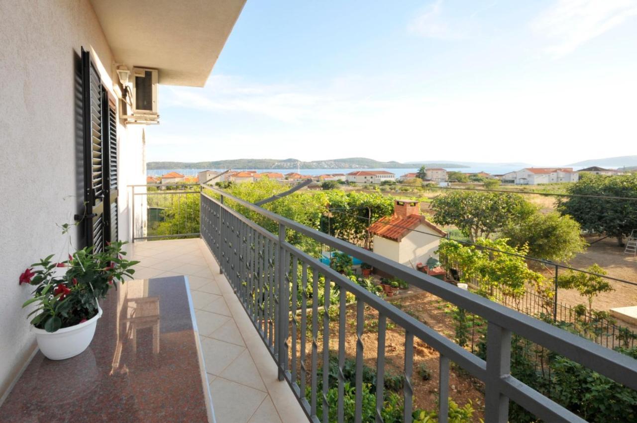 Roso Apartment With Sea View Traù Esterno foto