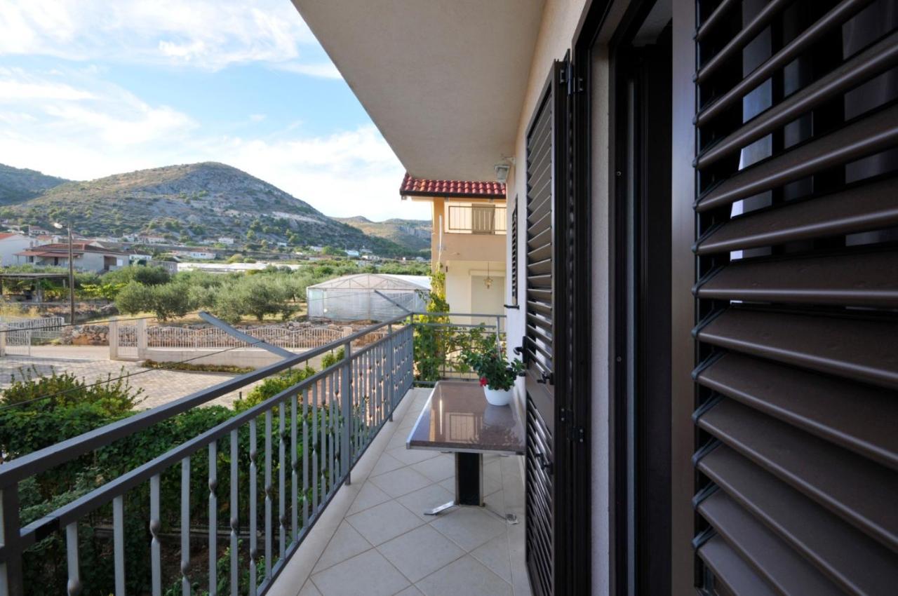 Roso Apartment With Sea View Traù Esterno foto
