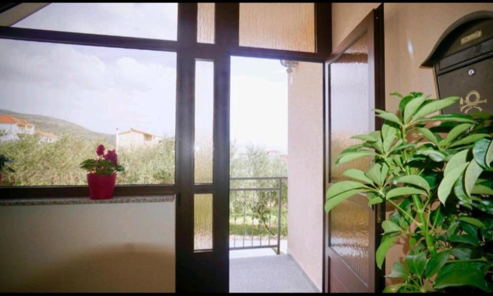 Roso Apartment With Sea View Traù Esterno foto